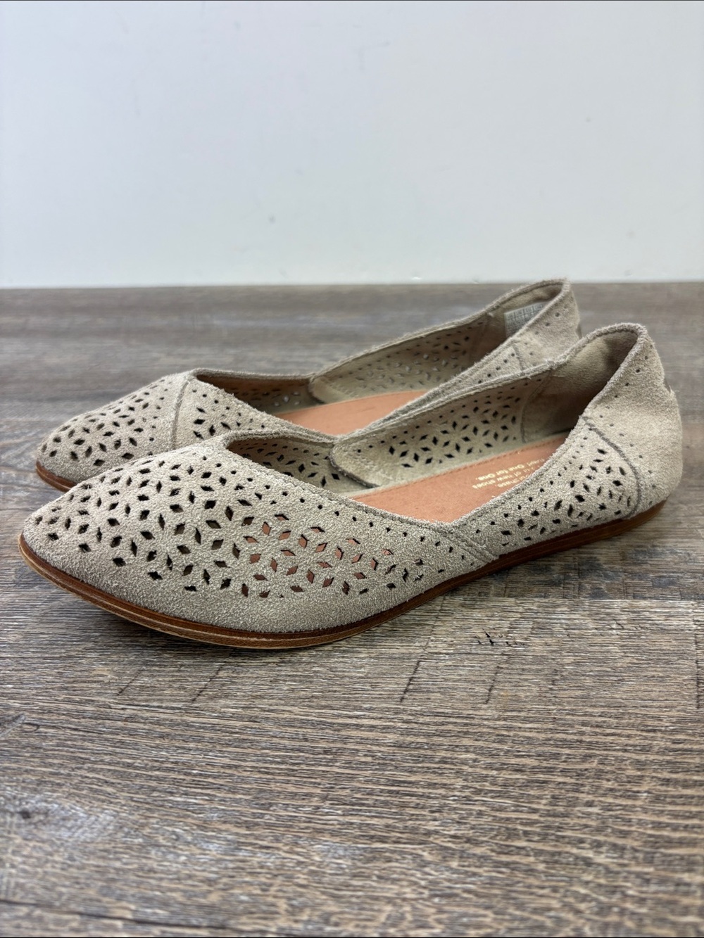 TOMS Jutti Taupe Suede Laser Cut Ballet Flats Women’s Size 7.5